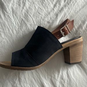 Sophia Milano navy leather heels